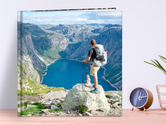 vakantiefotoboeken-staand-op-tafel2-845x720